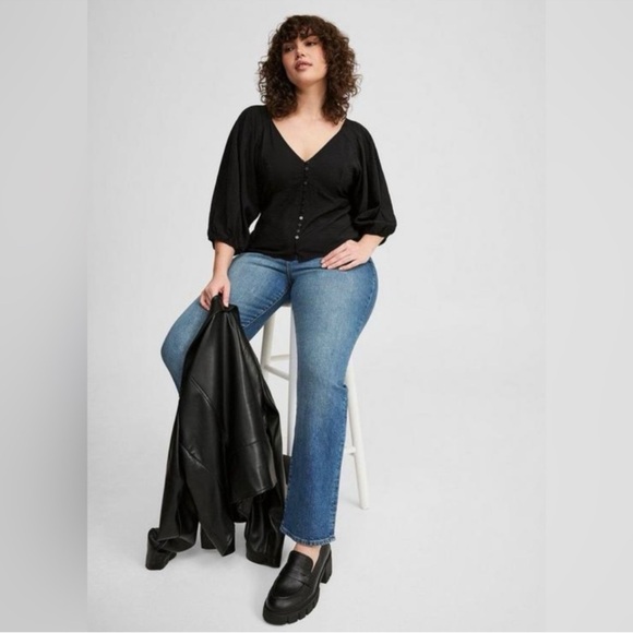 Torrid Black V-Neck Button Down Top - Size 3X - Fits 2-3X- Like New! - Picture 2 of 8